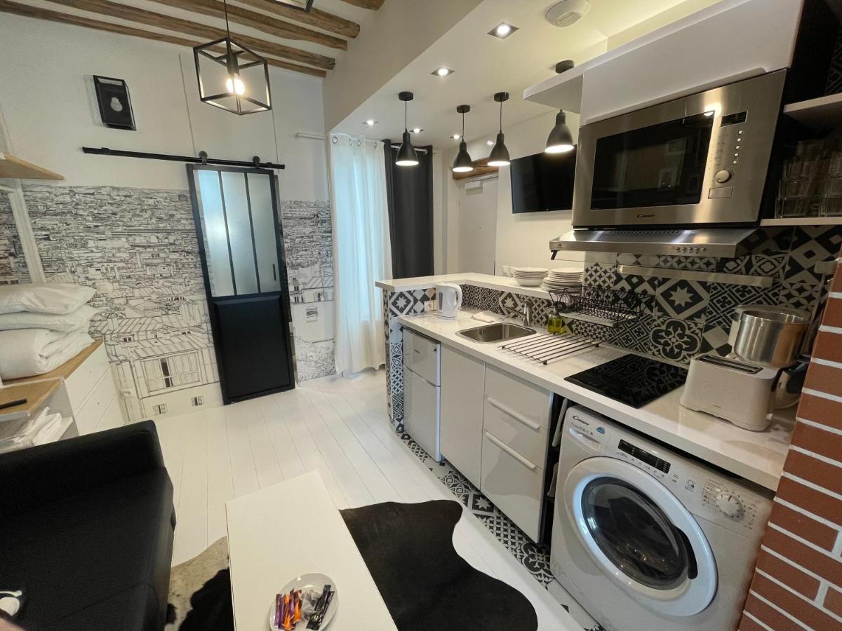 Aix, Neuf Equipe Apartment