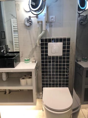 Aix, Neuf Equipe Apartment